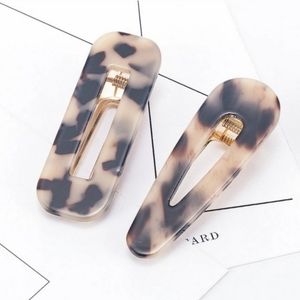 Resin 2 Large Hair Clip Set